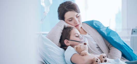 Σύνδρομο Λευκού Πνεύμονα: Όλα όσα πρέπει να γνωρίζουμε για τη «μυστηριώδη» πνευμονία - Featured Image