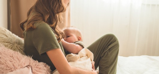 Μητρικός Θηλασμός: 9+1 μύθοι και αλήθειες για τις νέες μητέρες - Featured Image