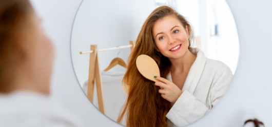 5+1 αποτελεσματικά tips για να απαλλαγείς μια για πάντα από την τριχόπτωση - Featured Image