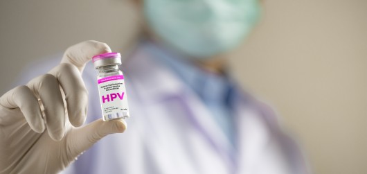 HPV: 5 Συχνές Ερωτήσεις γύρω από τον ιό των ανθρώπινων θηλωμάτων! - Featured Image
