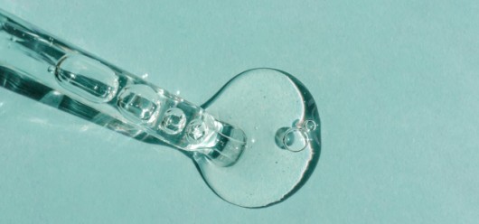 Serum ή booster; Ποια είναι η διαφορά τους και πώς τα χρησιμοποιούμε; - Featured Image
