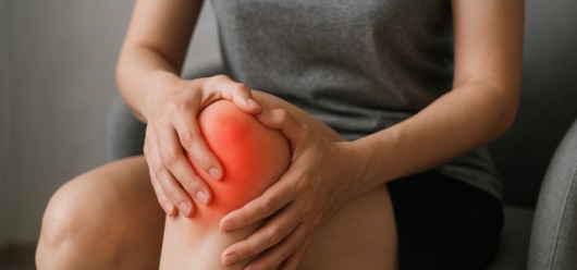 What supplements help with knee pain?