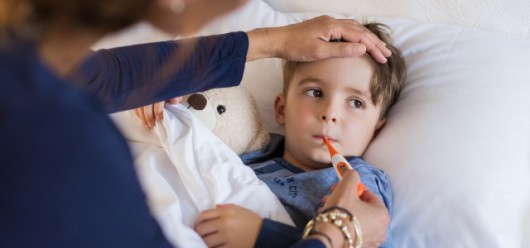 Ιος Κοξάκι στα παιδιά: Συμπτώματα, Πρόληψη και Θεραπεία - Featured Image
