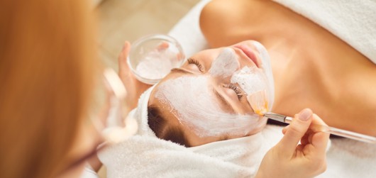 Peeling: Τα 5 βήματα σωστής απολέπισης προσώπου! - Featured Image