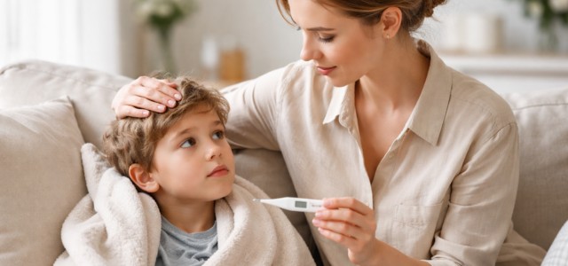 Tι δεν πρέπει να τρώνε τα παιδιά όταν έχουν πυρετό