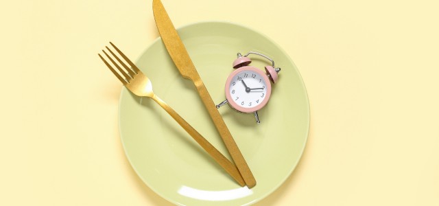 Water intermittent fasting: Τι είναι και γιατί είναι επικίνδυνο